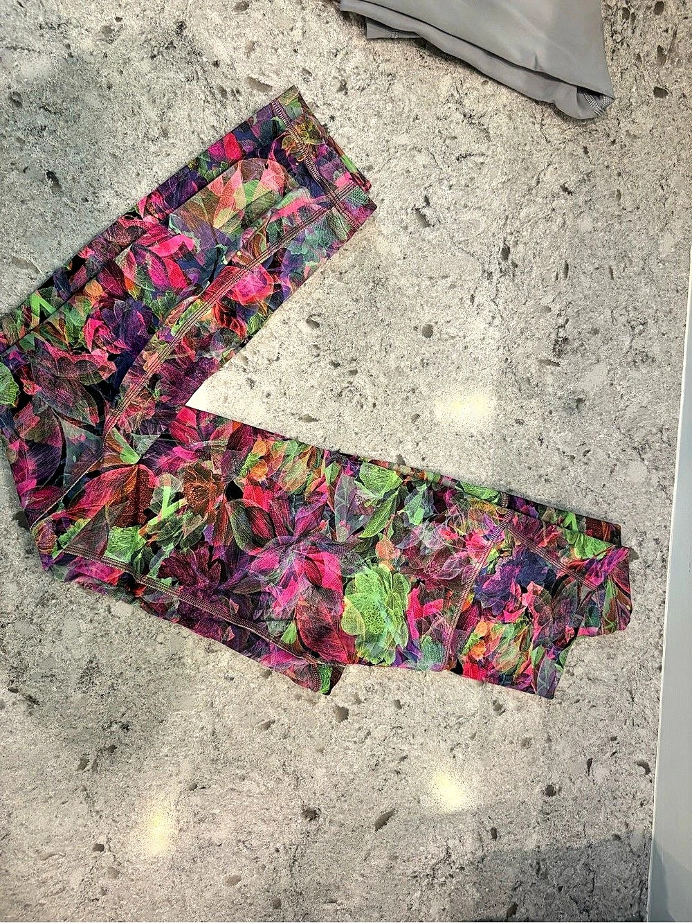 Floral Print Leggings in Pink & Green Like New
